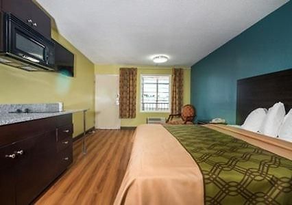 Royal Extended Stay Hotel Selma Екстериор снимка